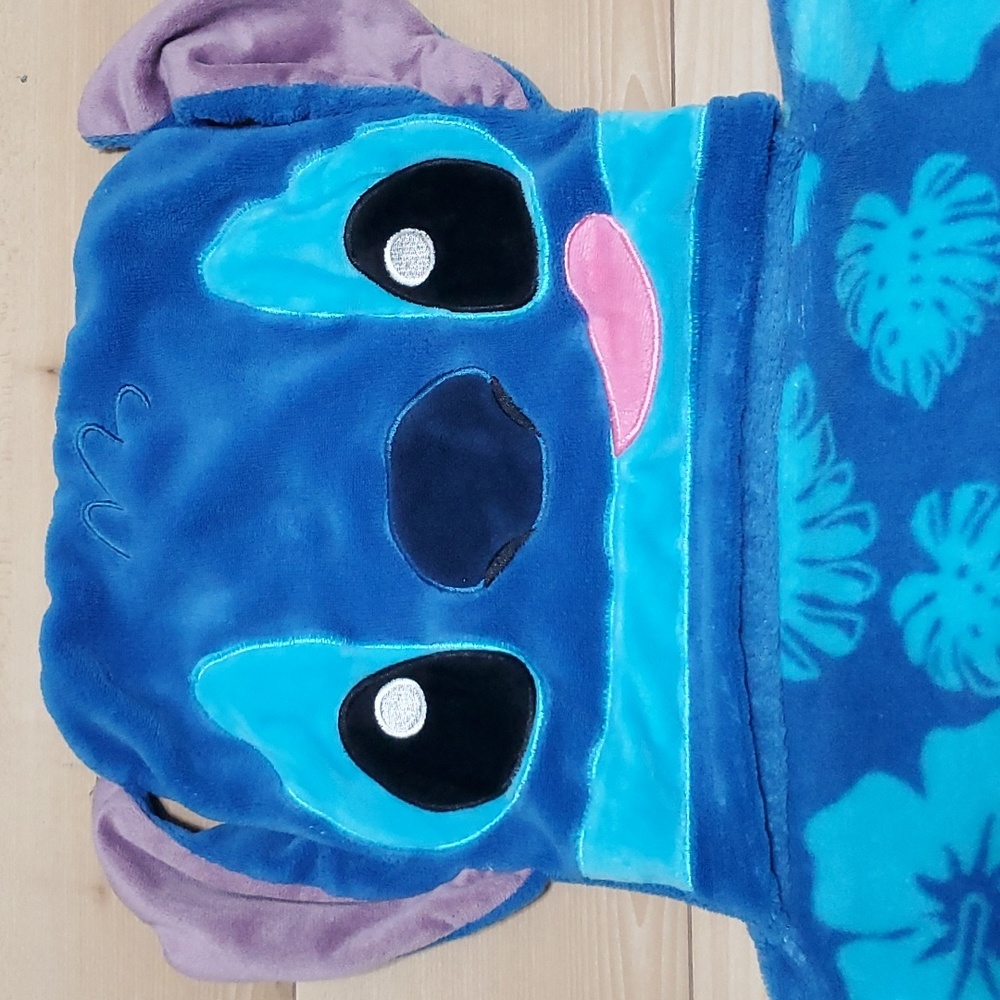 Disney Store Stitch 50" X 50" Fleece Throw Pillow / Blanket - Lilo & Sti…